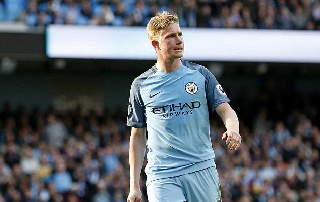 女足英联杯中发生暴力冲突，一名球员抓住对手脖子将其摔倒（女足英联杯爆发肢体冲突：一名球员抓住对手颈部将其摔倒）