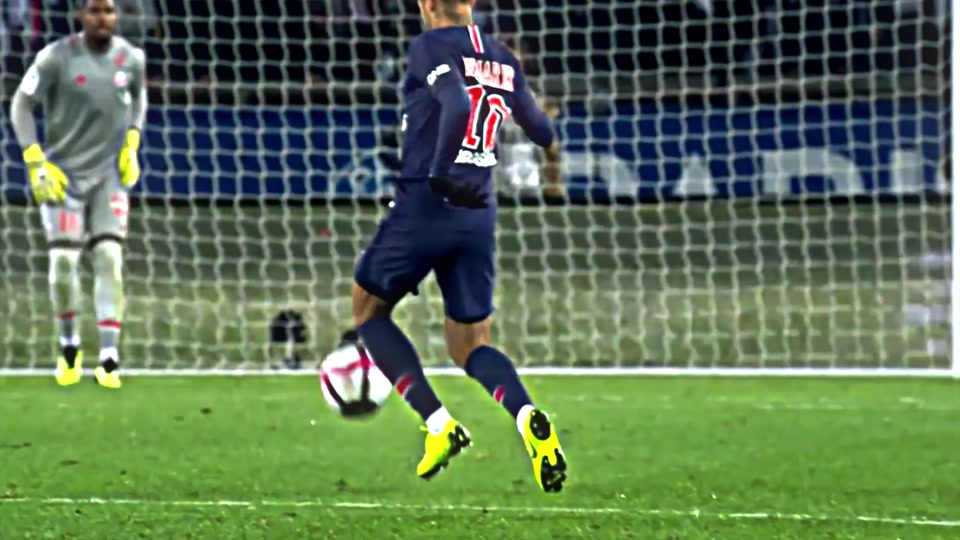 逆天，挪威甲门将点球大战一脚将摆好的球踢走以干扰对方（离谱！挪威甲门将在点球大战故意把已摆好的球踢走干扰对手）