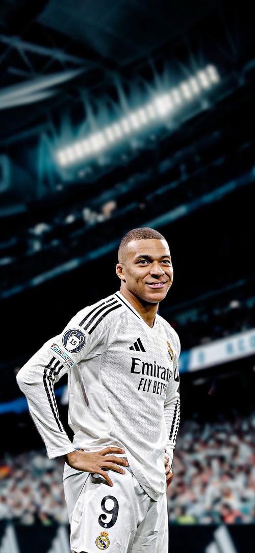 拿来吧你！柏林赫塔球员一把抢过对手教练给球员的战术小纸条（柏林赫塔球员当场抢走对手教练递给球员的战术纸条）