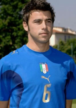 他是球队的节拍器（他掌控球队节奏）