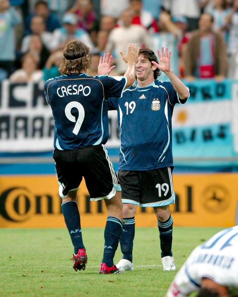 图片报：因球迷禁令，大部分法兰克福高层放弃前往那不勒斯（《图片报》：受球迷禁令影响，多数法兰克福高层决定不赴那不勒斯）