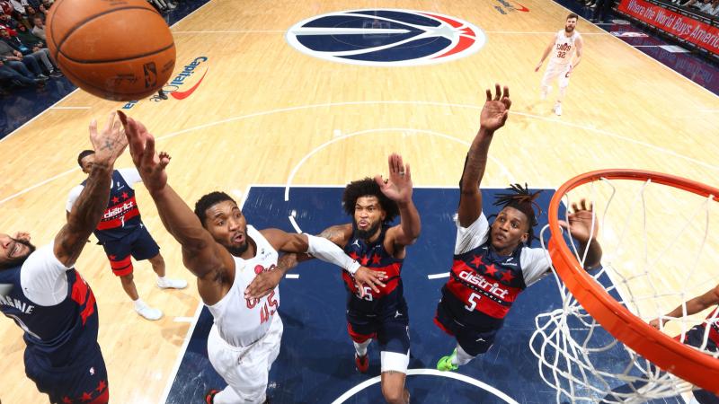 乔治压哨绝杀成为全场焦点（乔治压哨绝杀抢尽风头）