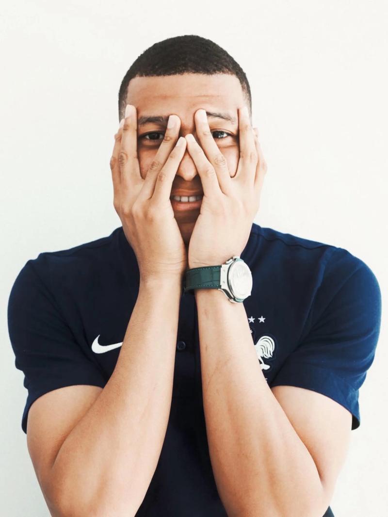 上海海港火力全开豪取三连胜（上海海港攻势如虹，连下三城）